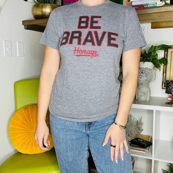 Be Brave Grey Homage Graphic Shirt (2014) Medium - Picture 1 of 3